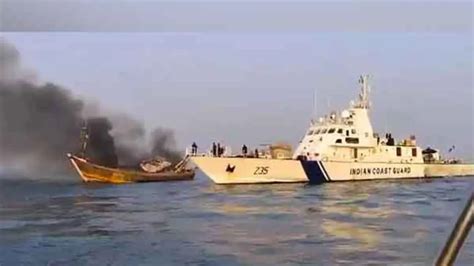 Maharashtra: Fishing Boat With 18 Onboard Catches Fire Near Raigad ...
