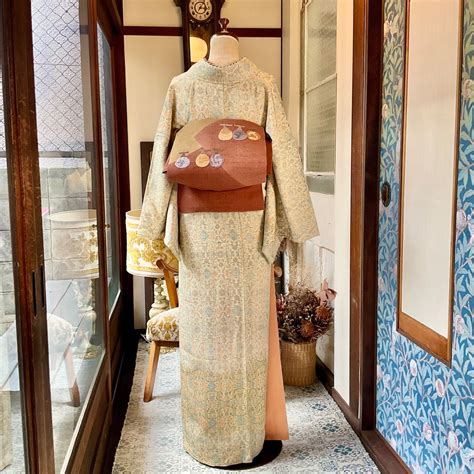 更紗花影＊未使用品 ワイド 身幅広め 更紗 小花 縮緬 ベージュ ブルー カジュアル付下げ小紋着物 B507 | kimono tento
