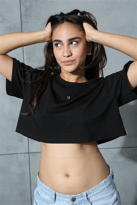 Cropped Tee Black – Chapter 2 Clothing
