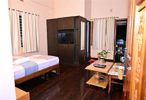 Murudeshwar Lodges from ₹500 | Budget Hotels Near Temple