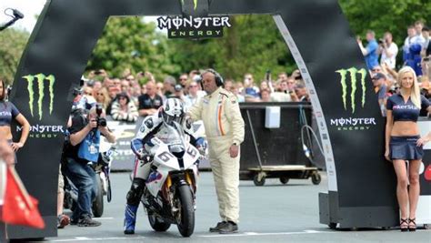 2015 IOMTT: Ian Hutchinson leads Superbike practice times - Overdrive