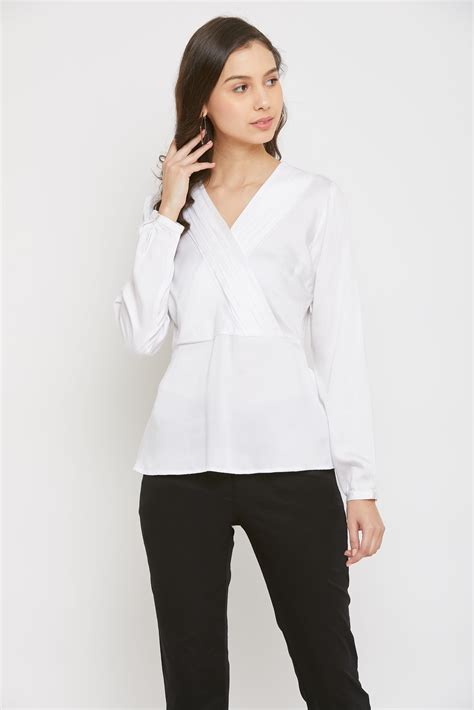 How To Choose A White Shirt For Your Personality – Qua