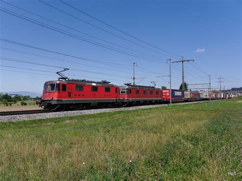 SBB - Re 4/4 11348 mit Re 6/6 11673 mit Güterzug unterwegs bei Lyssach ...