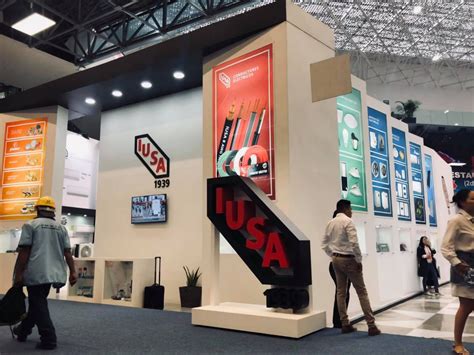 Coco Brand Media: Customer Reviews, Stands and Services