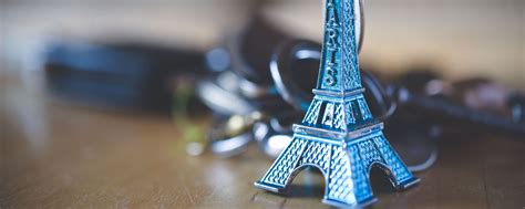 Download wallpaper 2560x1024 eiffel tower, keychain, decoration ...