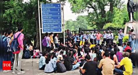 Delhi: Science students protest over lab charges | Delhi News - Times ...