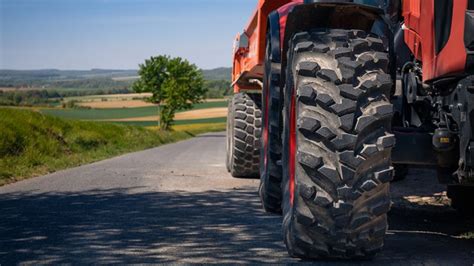 Correct Front Tire to Choose for Your Tractors- Which one is the Best?
