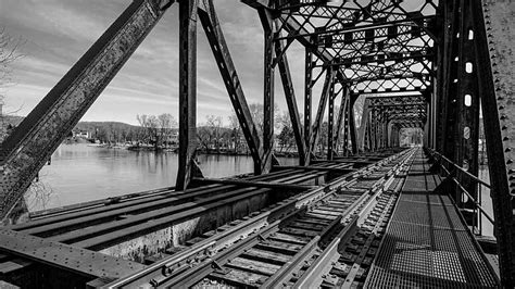 Securing traffic by testing the bridge steel - Elementar