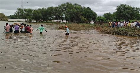 carrying the dead body in three feet of water, cremation - carrying the ...