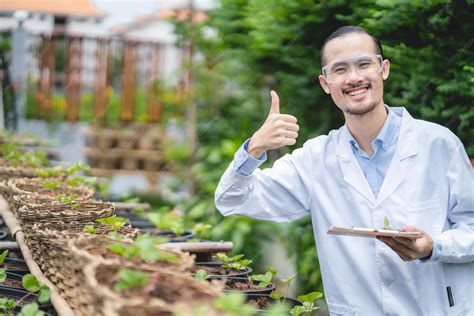 Agriculture Scientist 的图像结果