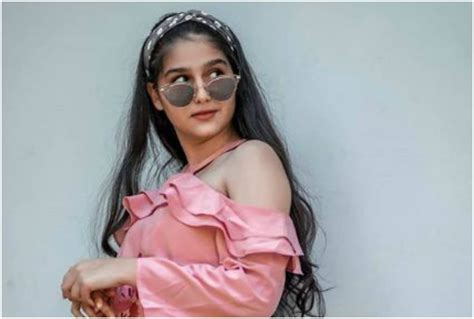 18 year Malayalam actress Anaswara Rajan trolled for pic in shorts ...