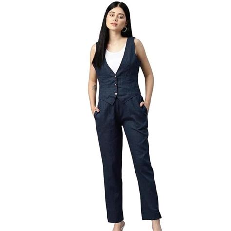 Easy tips for styling oversized clothes