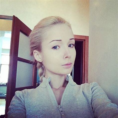 Catch 'Human Barbie' Valeria Lukyanova without make-up!