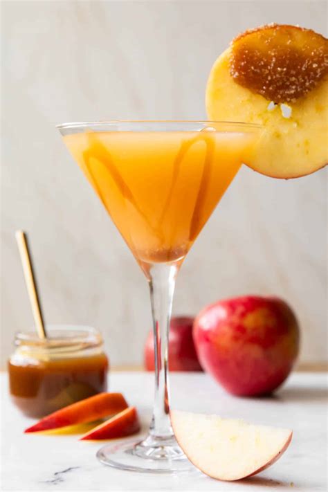 Caramel Apple Martini (Easy Fall Cocktail!) - Desserts & Drinks