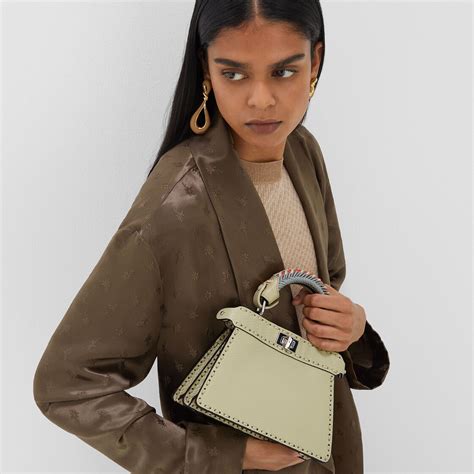 Compre Peekaboo en Verde para Mujer | FENDI ES