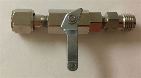 Shut Off Valve DISS Female X DISS Male for Oxygen - RC Medical