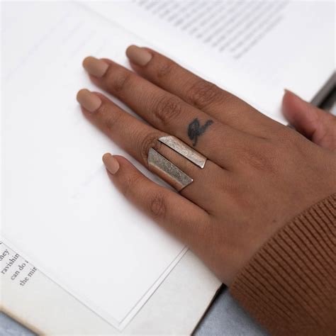 Square Bracket Finger Rings – Urbanitii
