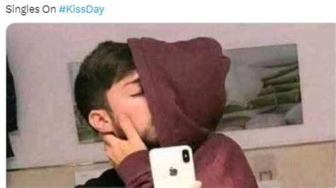 If you are single, these funny Kiss Day memes will wipe your tears away ...