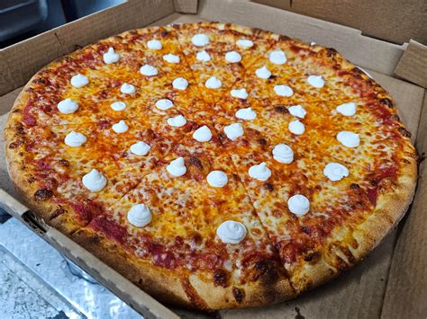 18 inch pizza w smoked mozzarella and dollops of ricotta cheese : r/Pizza