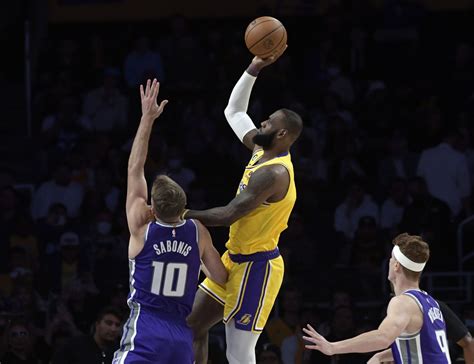 LA Lakers vs Sacramento Kings Starting Lineups and Depth Charts for ...