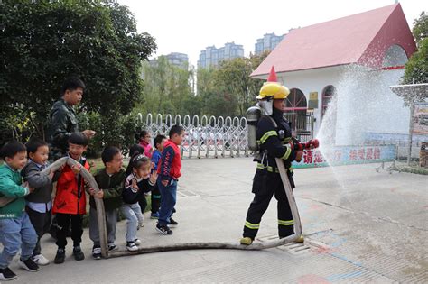 消防进校园,安全伴我行——实验幼儿园举行消防演练暨消防教育进校园活动