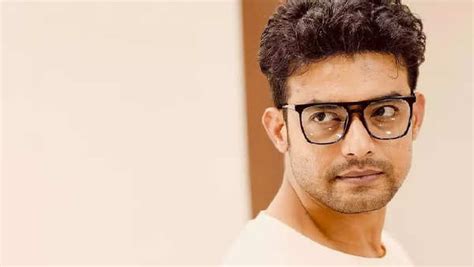 Shohorer Ushnotomo Dine - Official Trailer