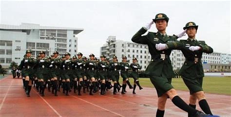 震撼！军校生的“一道杠”青春就此起航 - 中国军网