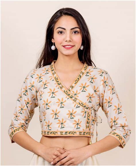 क्या अपने अंगरखा स्टाइल ब्लाउज़ के ये 15 न्यू डिज़ाइन देखे? - DusBus