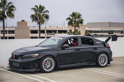 Honda FL5 Civic Type-R with 18" ML-10RT Wheels in Machined Lip Race Silver