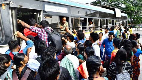 Sankranti effect | గంటల తరబడి ఎదురుచూపులు.. అయినా దొరకని బస్సులు ...