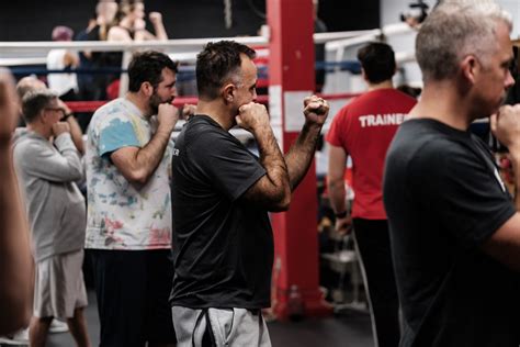 People Boxing 的图像结果