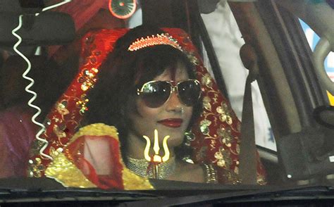 Radhe Maa Misbehaves With Journalist Who Asked Her About Allegation Of ...
