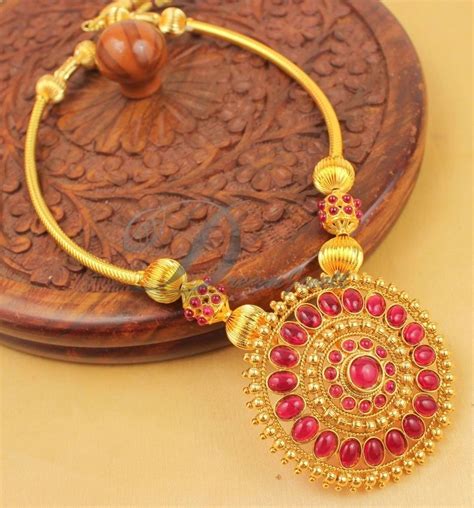 DREAMJWELL - Beautiful Antique Gold Tone Handmade Kemp Round Pendant N ...