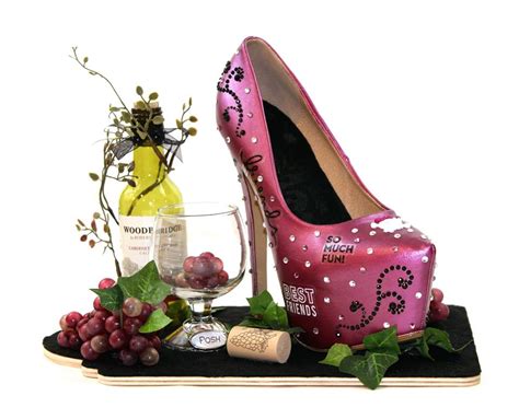 Exposición de arte y moda “Inspired Soles” | Univision Phoenix KTVW ...