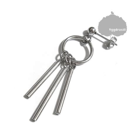 3バー チャーム付き ピアス シルバー 銀 1個 フリンジ BTS | YGG STORE BASE店＠土日祝日休業