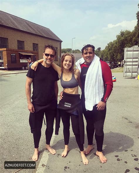 HANNAH RAE Feet - AZNudeFeet