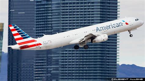 American Airlines A321 Pilots Makes Emergency Landing at Boston ...
