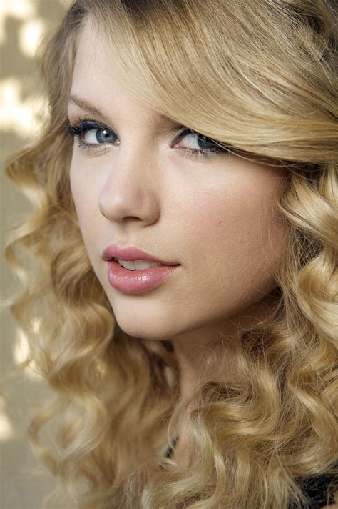 Close Up Taylor Swift Eye Color