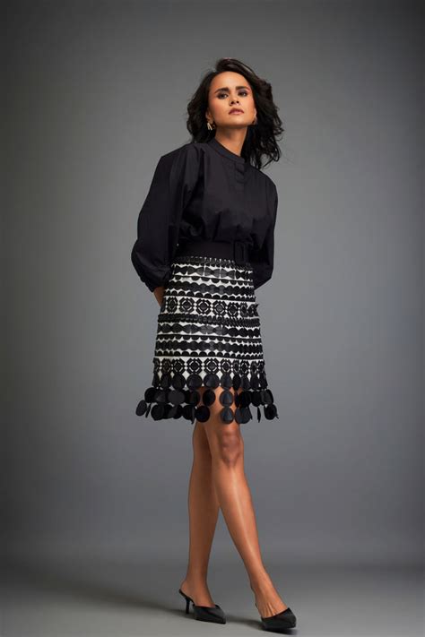 Deepika Arora - Black Embellished Skirt With Belt - Elahe