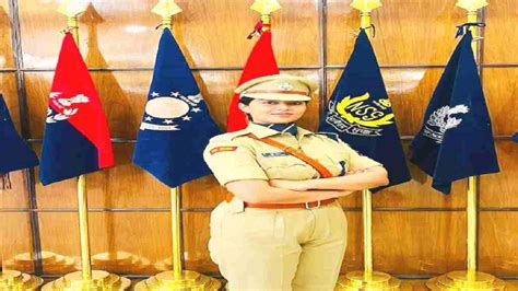 Success Story IAS Mudra Gairola: Leaving Doctor, First Became IPS ...