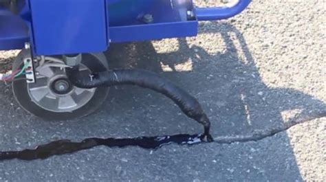 China Automatic Road Repair Machinery Pavement Patching Asphalt Crack ...