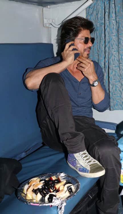 Raees By Rail: Shah Rukh Khan's Mumbai to Delhi promotional train ...