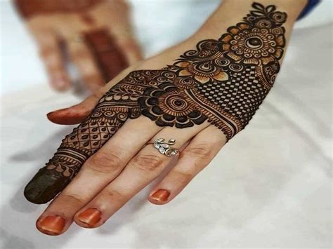 Arabic back hand mehndi design: वेडिंग सीजन में हाथों पर लगाएं मेहंदी ...