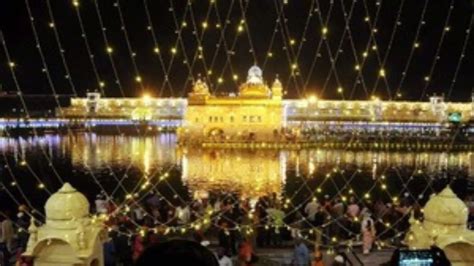 A huge crowd gathered in the Golden Temple of Amritsar on the occasion ...