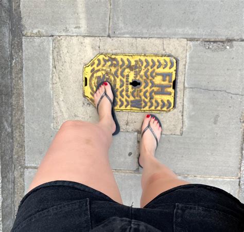 I love to show my bare feet in public, here taking feet pics in the ...