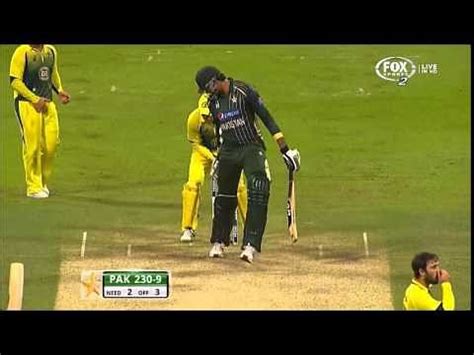 Video: Glenn Maxwell bowls double wicket maiden with Pakistan needing ...