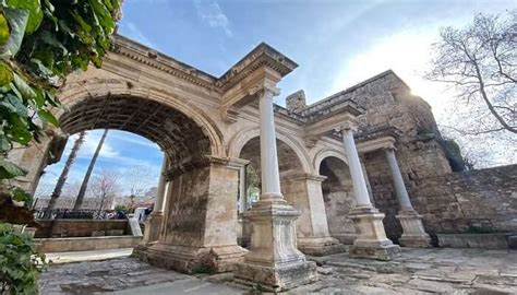 Hadrians Gate in Antalya Is A Getway For History buffs