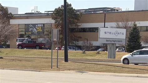 'They want to be compensated:' UAW Stellantis workers react to not ...