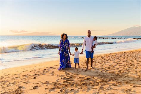 What to Wear for Your Hawaii Family Portrait Beach Session