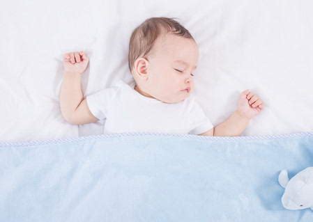 新生儿睡眠不好容易惊醒是什么原因_知秀网